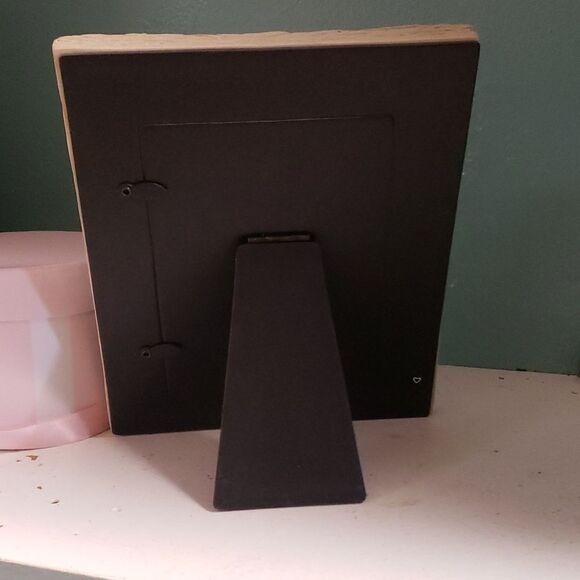 Treasured Memories. NWT. Stone Like Flowered Picture Frame.  Heavy.  4x6. - Picture 4 of 8